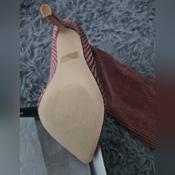 Fashion Nova Swiping Right Over The Knee Boot - Picture 7 of 7